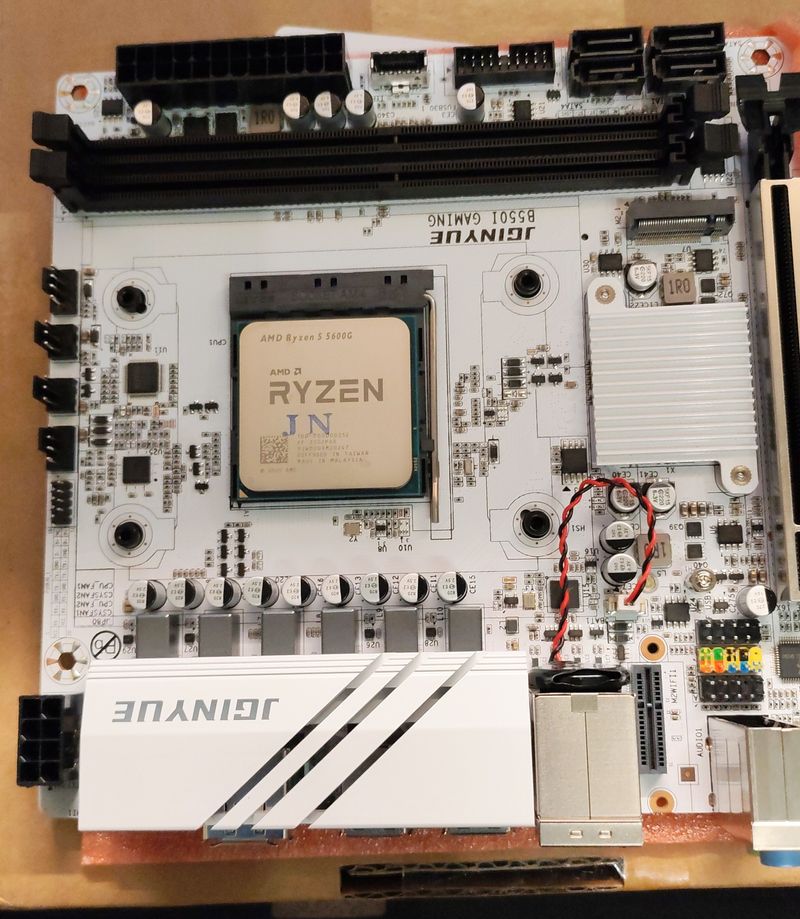 Mini PC Ryzen 5 5600G 16GB RAM SSD 2TB WiFi afbeelding 5