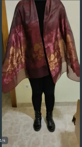 Chal o pañuelo grande estampado. De tul.