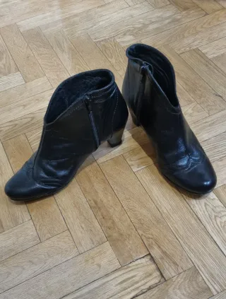 Botines negros de tacón