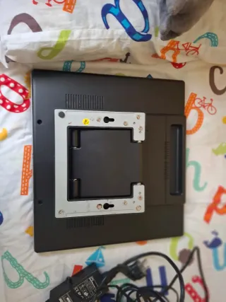 Monitor LCD Plata y Negro