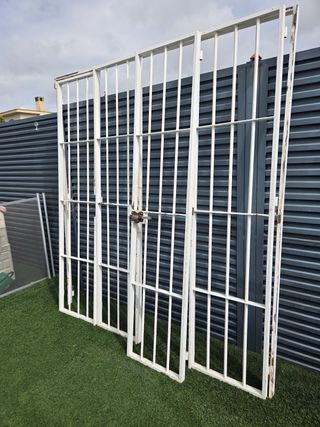 Reja de hierro de 4 hojas