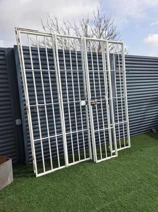 Reja de hierro de 4 hojas