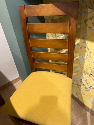 Mesa comedor extensible madera maciza y cristal.