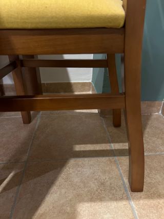 Mesa comedor extensible madera maciza y cristal.