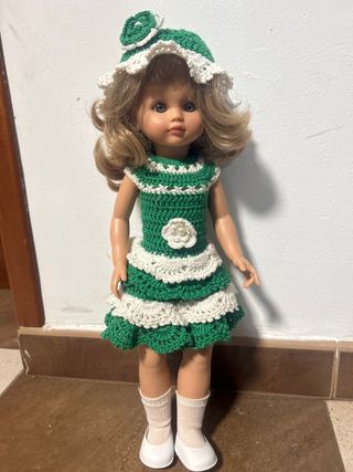 Muñeca Nanci con vestido y sombrero