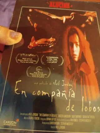 DVD. En compañía de lobos (Neil Jordan)