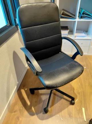 Silla de oficina negra