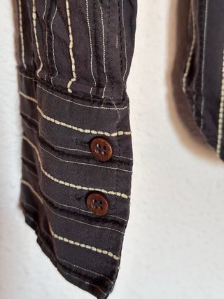 Camisa de rayas marrón