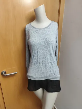 Camiseta gris manga larga