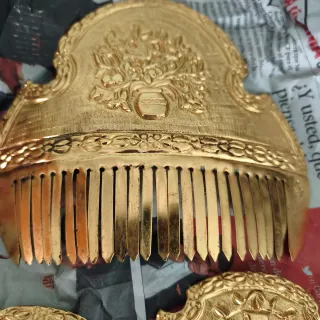 Conjunto de 3 peinetas doradas