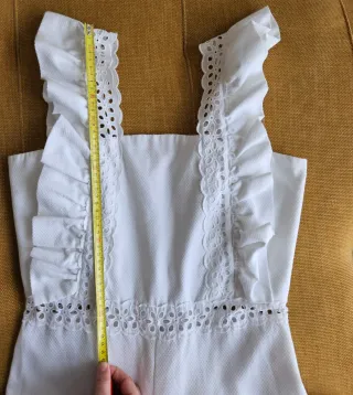 Mono blanco con volantes