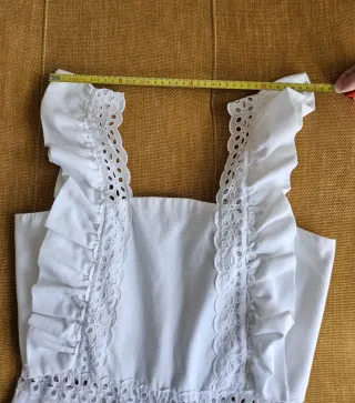 Mono blanco con volantes