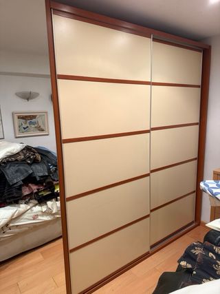Armario puertas correderas madera