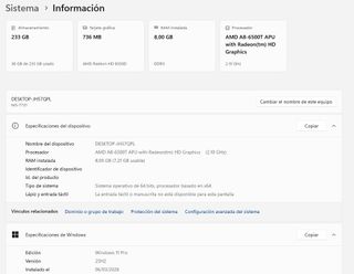 PC Windows 11 con monitor, teclado y ratón