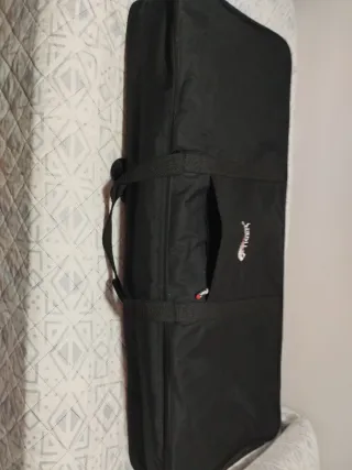 Yamaha PSR-E373 con funda