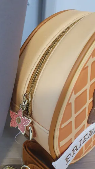 Bolso Loungefly Stranger Things Waffle