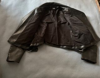 Chaqueta cuero Zara negra