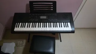 Piano Casio CTK-3000 con banqueta
