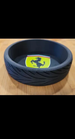 Portaoggetti Ferrari a forma di pneumatico