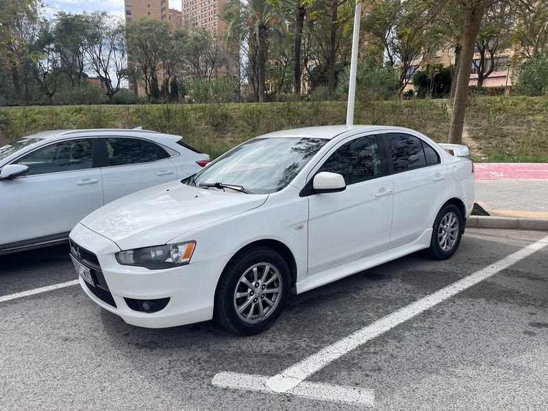 Mitsubishi Lancer 2011 - foto 1