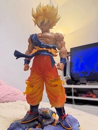 Figura Goku con base coleccionista