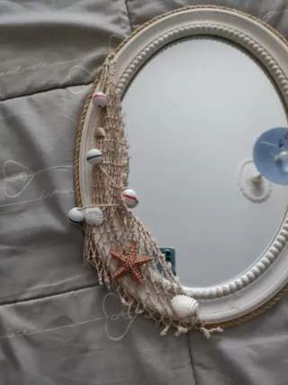 Specchio ovale decorato con conchiglie