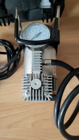 Compresor de aire para coche con manómetro