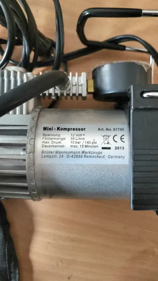 Compresor de aire para coche con manómetro