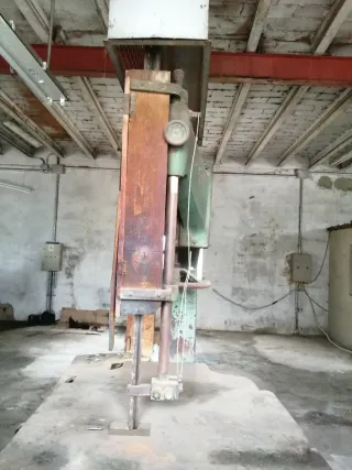 Sierra de cinta industrial