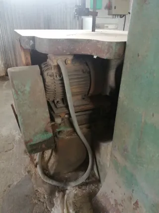 Sierra de cinta industrial