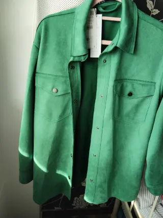 Sobrecamisa verde Zara Talla M oversize.