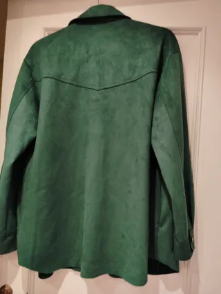 Sobrecamisa verde Zara Talla M oversize.
