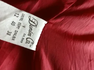 Chaleco acolchado con capucha y cierres