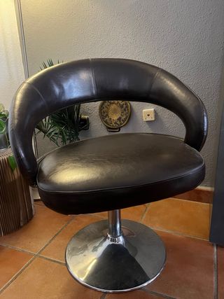 Sillón de cuero marrón chocolate, giratorio