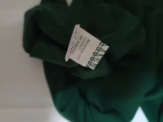 Camiseta verde con calavera y cremallera