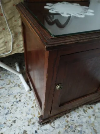 Mesita de noche madera y cristal
