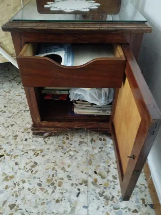 Mesita de noche madera y cristal