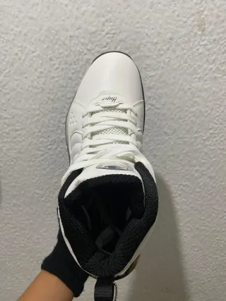 Zapatilla Baloncesto Tenth Hooper Negra/Blanca