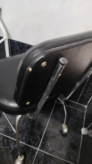 Silla giratoria polipiel negra