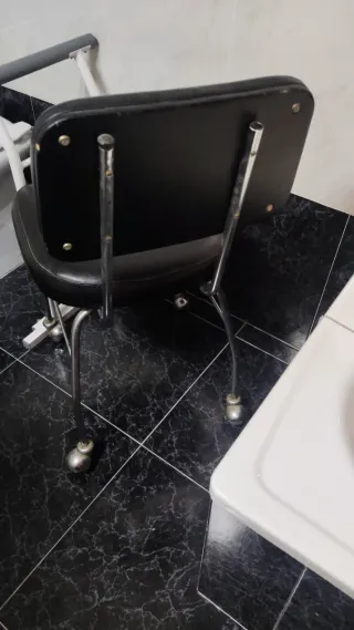 Silla giratoria polipiel negra