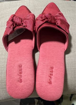 Zapatillas de estar por casa Énfasis rojas