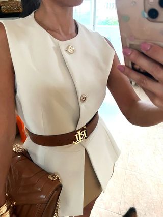 Chaleco Zara Beige con Cinturón Peplum