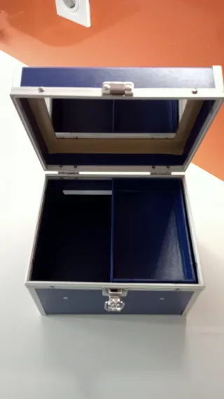 Joyero azul y plateado