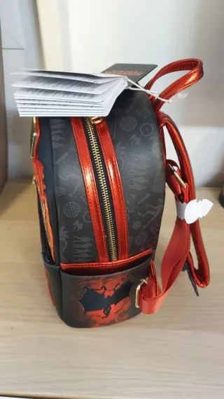 Mochila Stranger Things Loungefly Negra Roja