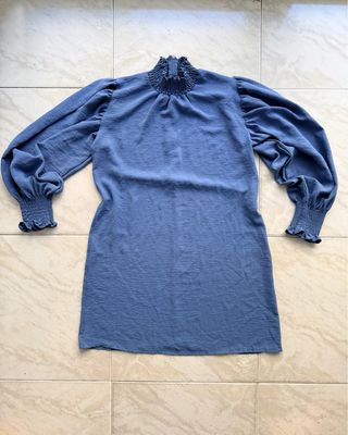 Vestido azul manga abullonada