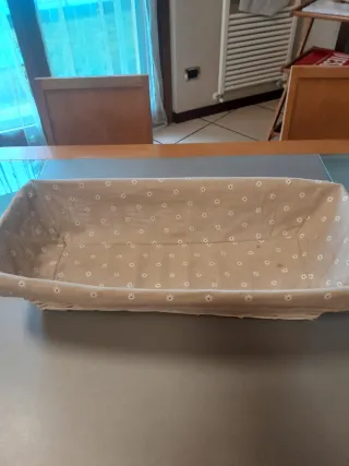 Cesto in vimini bianco