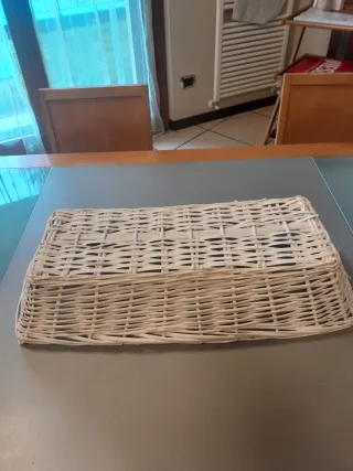 Cesto in vimini bianco