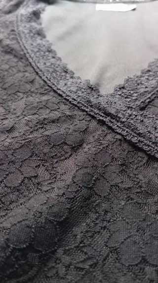 Blusa negra encaje talla XS