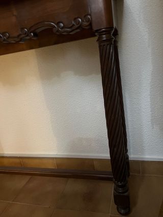 Mueble recibidor de madera tallada
