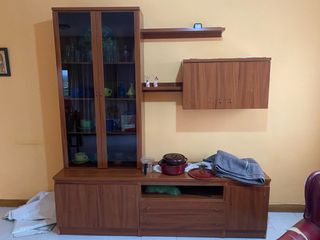 Mueble de salón madera y cristal